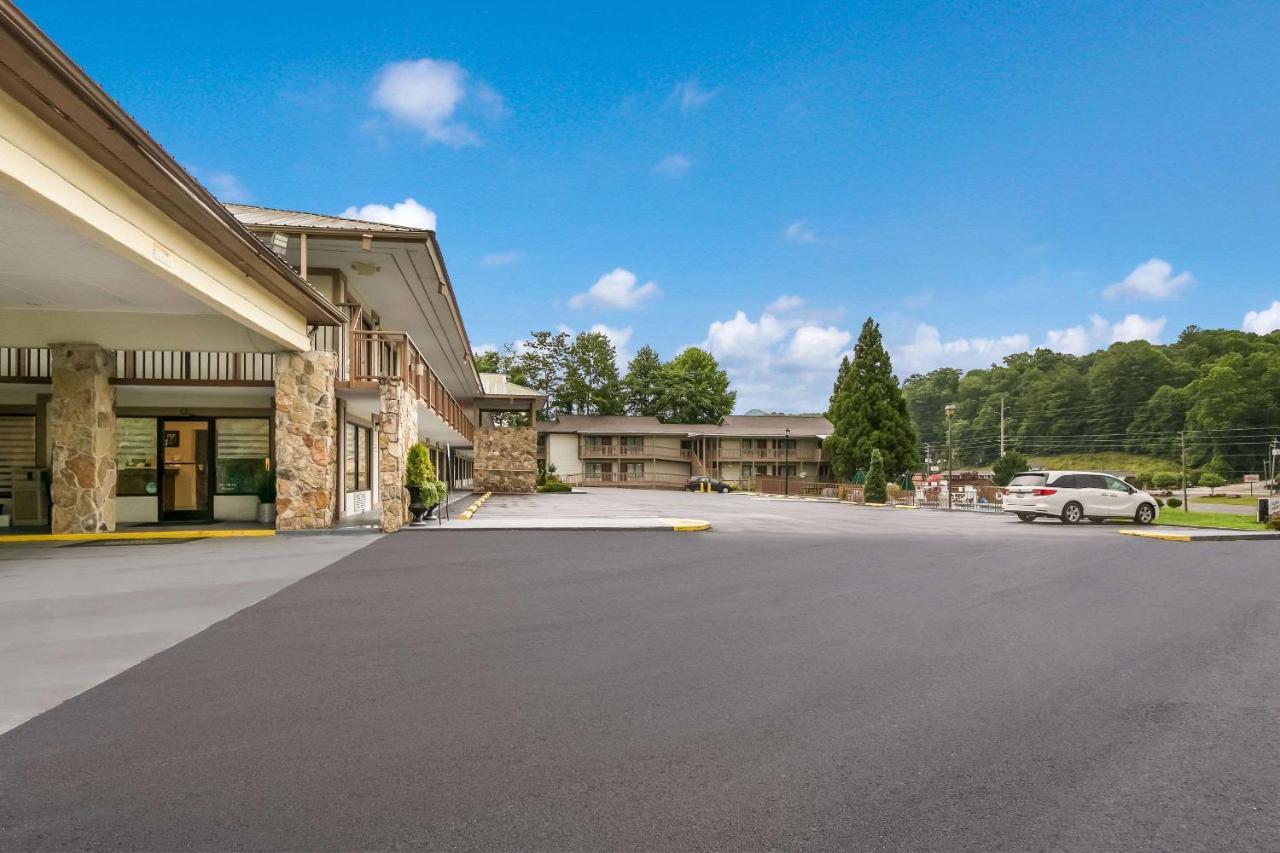 Quality Inn & Suites Mt Chalet Clayton Exteriör bild