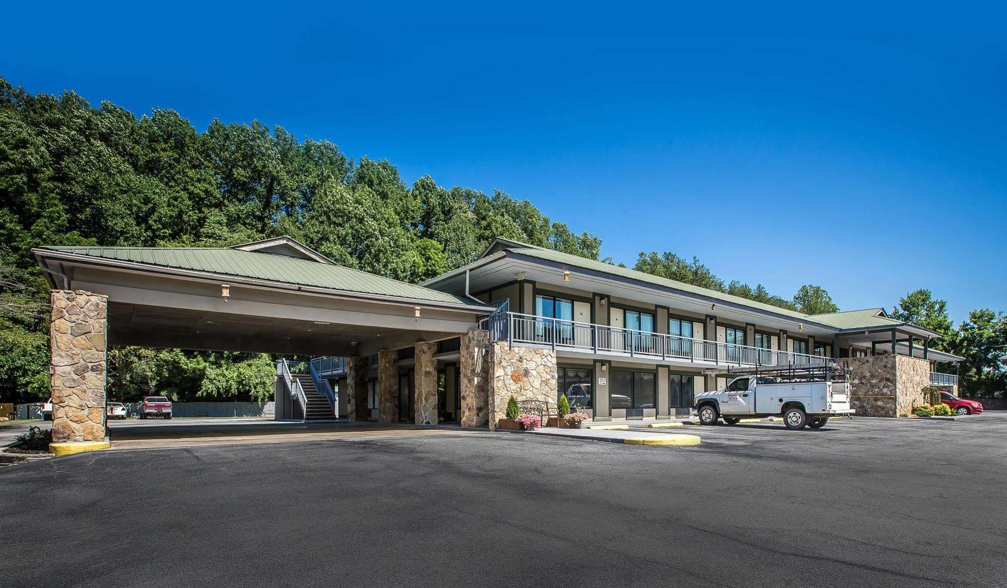 Quality Inn & Suites Mt Chalet Clayton Exteriör bild